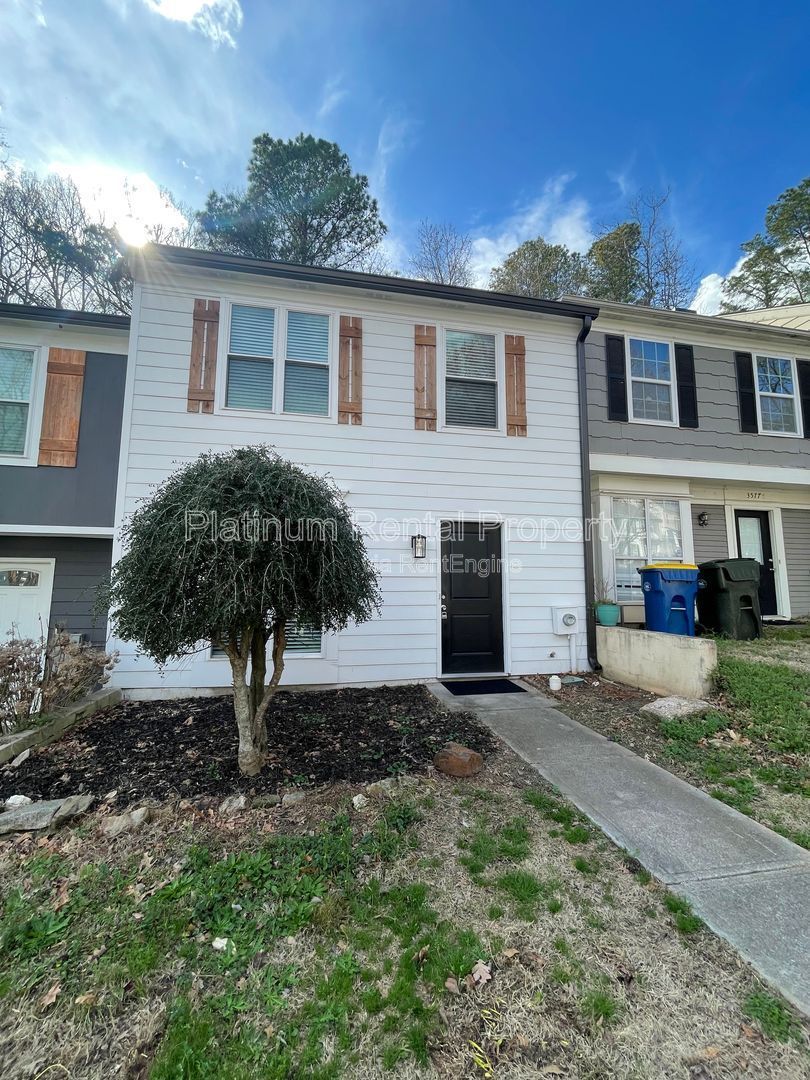 Charming 2-bedroom townhome in a fantastic Kennesaw location by Platinum Property Management Services, Inc. property image