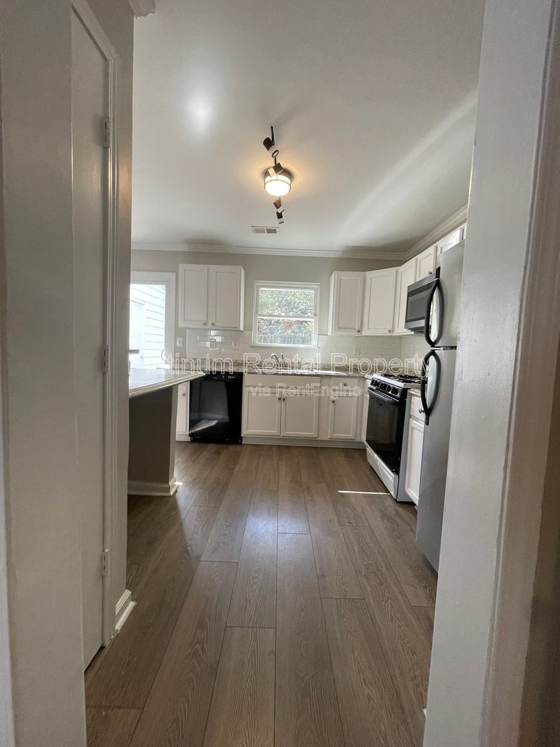 Charming 2-bedroom townhome in a fantastic Kennesaw location by Platinum Property Management Services, Inc. property image