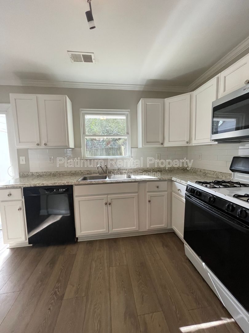 Charming 2-bedroom townhome in a fantastic Kennesaw location by Platinum Property Management Services, Inc. property image