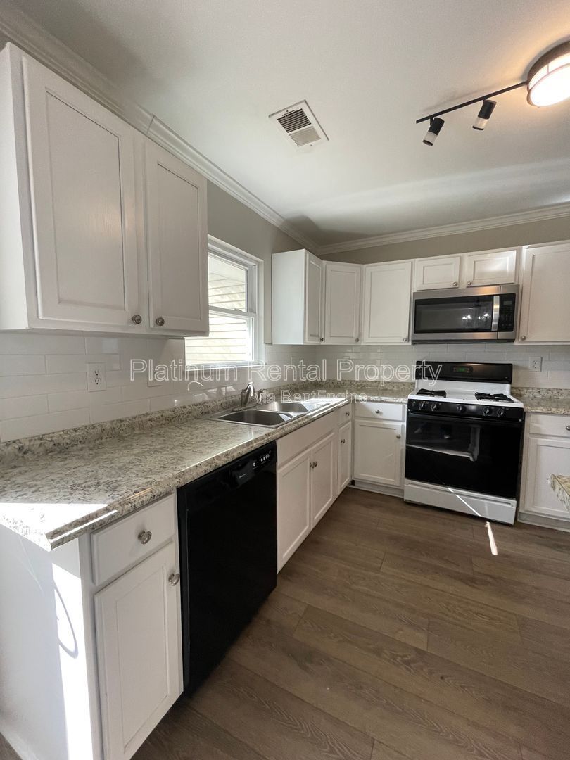 Charming 2-bedroom townhome in a fantastic Kennesaw location by Platinum Property Management Services, Inc. property image