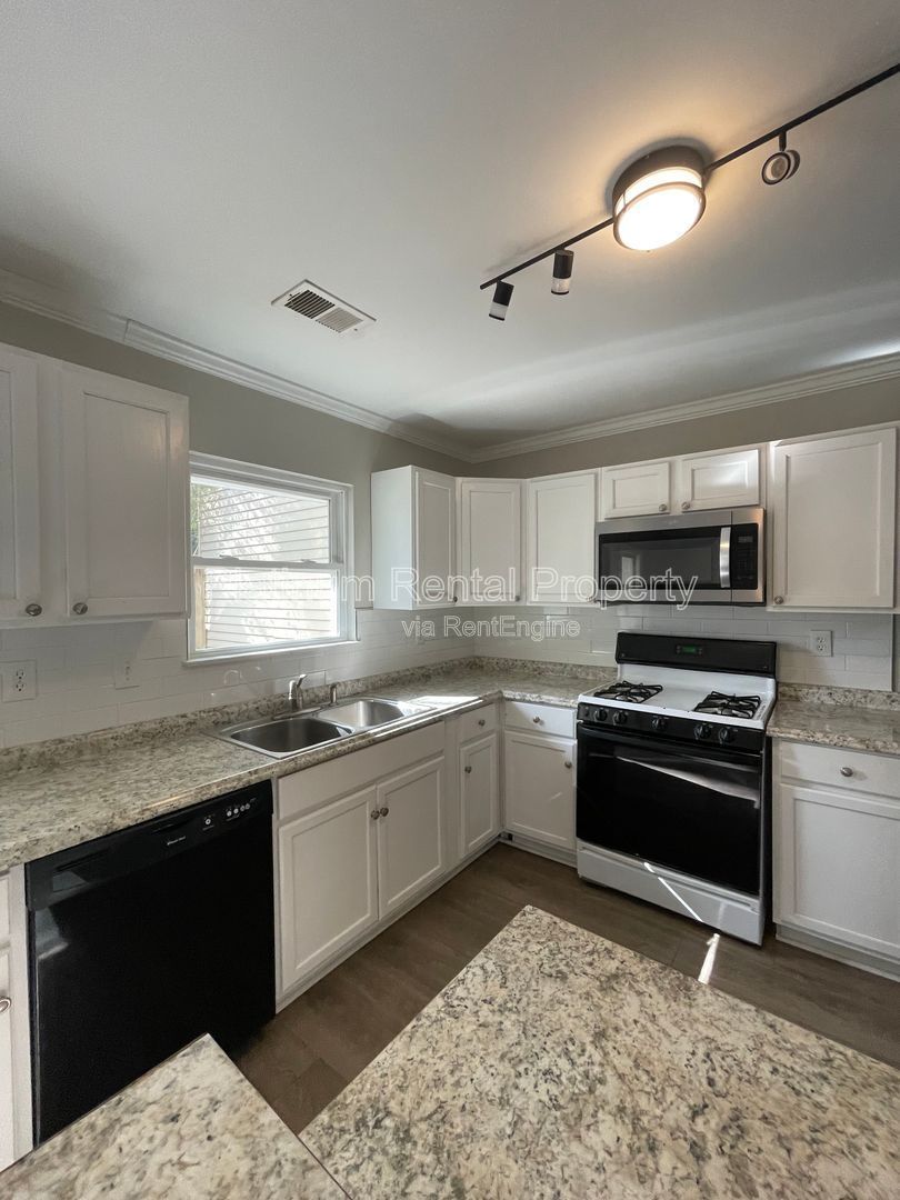 Charming 2-bedroom townhome in a fantastic Kennesaw location by Platinum Property Management Services, Inc. property image