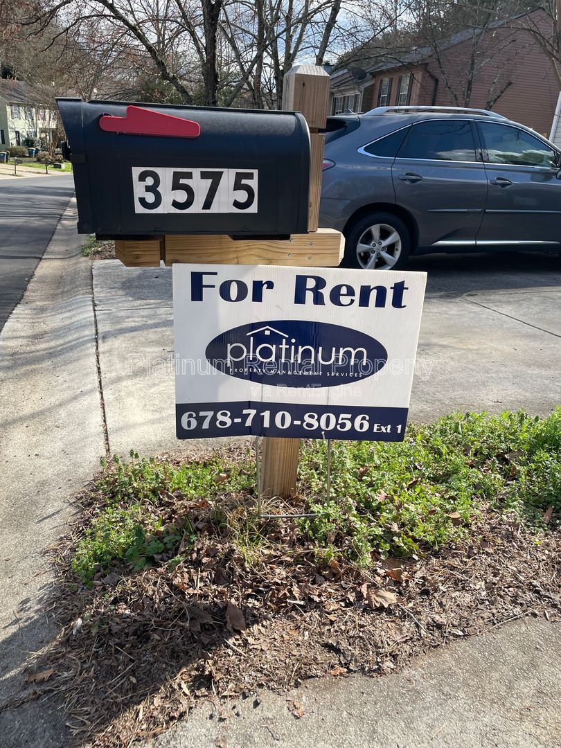Charming 2-bedroom townhome in a fantastic Kennesaw location by Platinum Property Management Services, Inc. property image