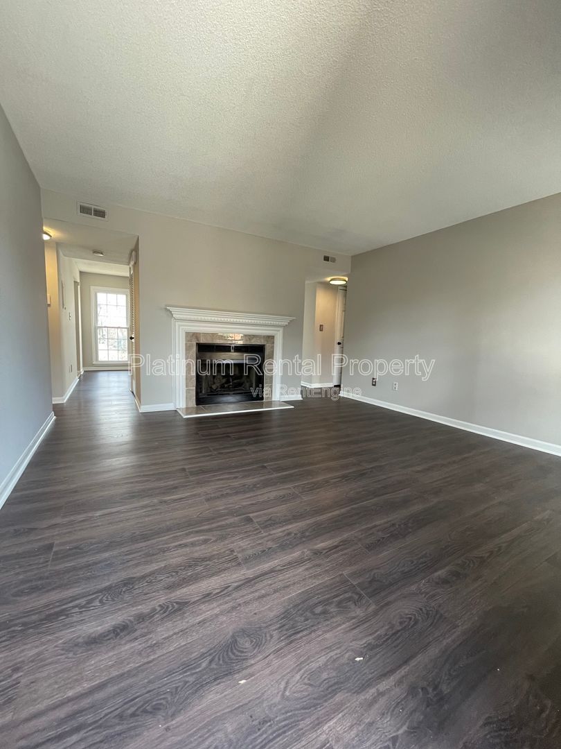 Fantastic 2-bedroom condo in gated community in convenient Marietta location by Platinum Property Managment Services, Inc. property image