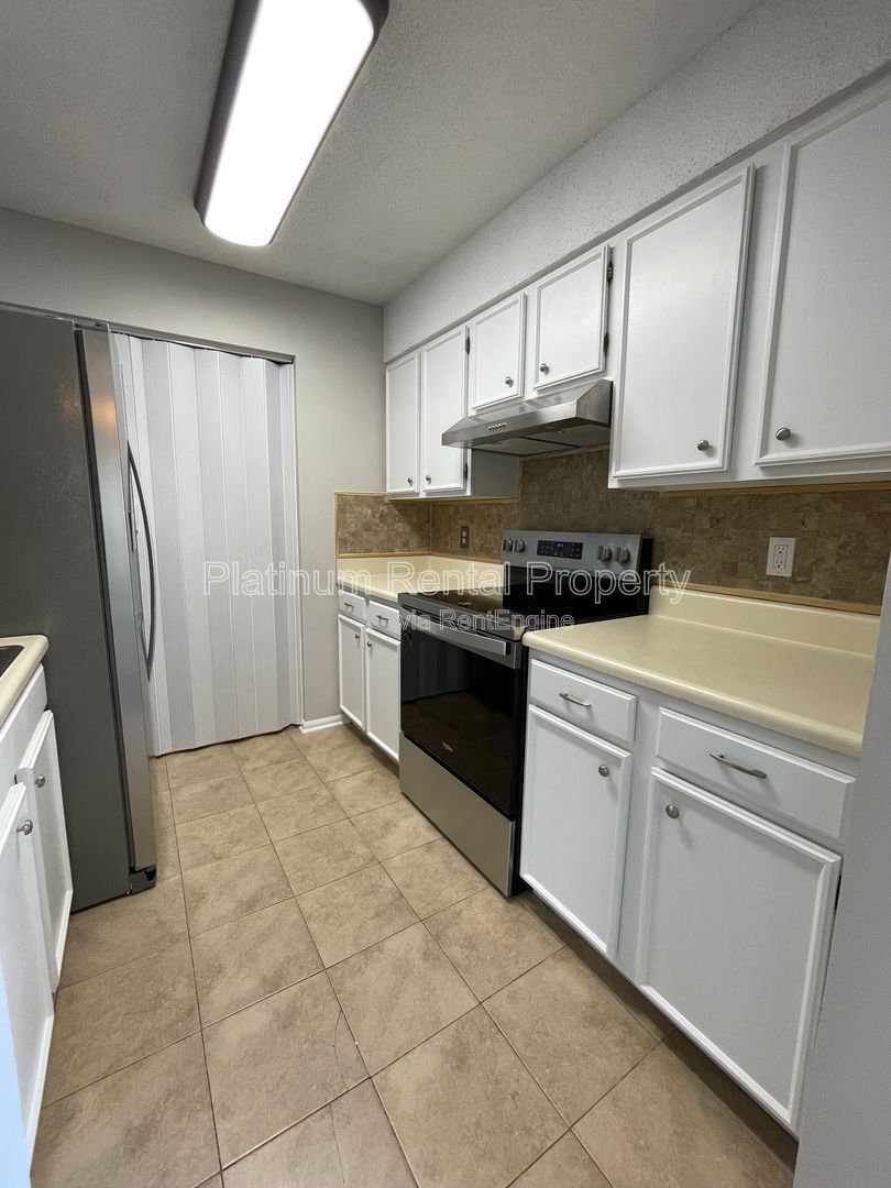 Fantastic 2-bedroom condo in gated community in convenient Marietta location by Platinum Property Managment Services, Inc. property image