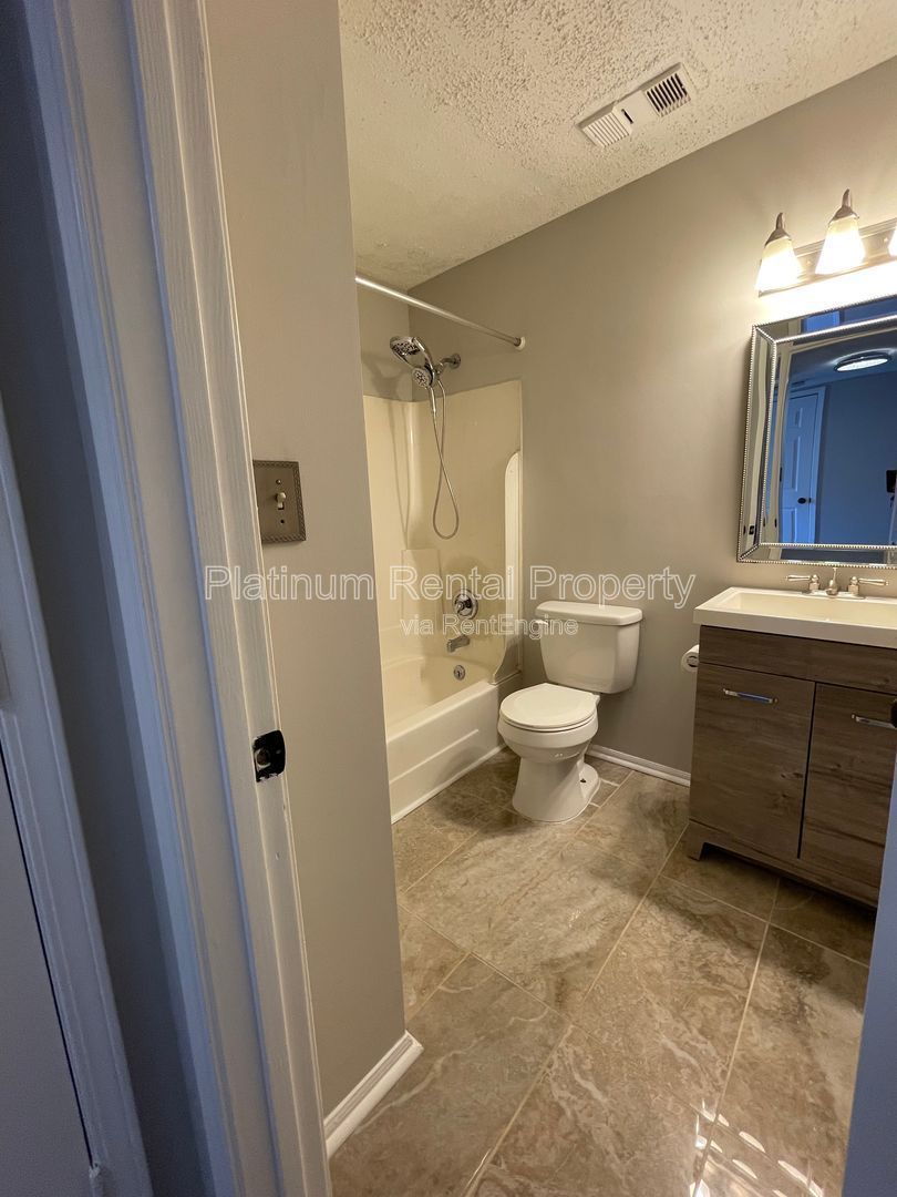 Fantastic 2-bedroom condo in gated community in convenient Marietta location by Platinum Property Managment Services, Inc. property image