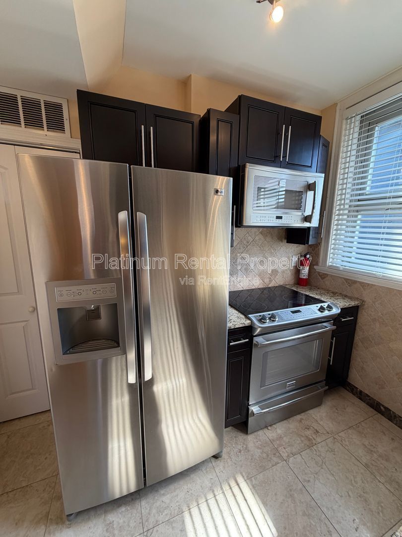 2 bedroom Penthouse condo in Atlanta for rent by Platinum Property Management Services, Inc. property image