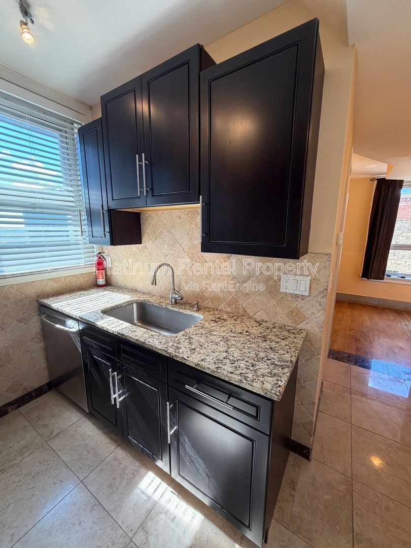 2 bedroom Penthouse condo in Atlanta for rent by Platinum Property Management Services, Inc. property image