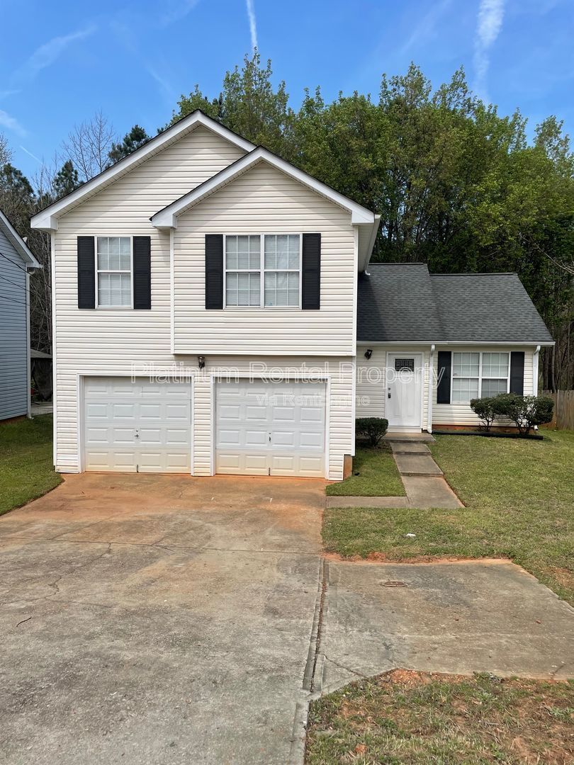 Charming, 3-bedroom home in conveniently located Decatur, by Platinum Property Management Services, Inc. property image