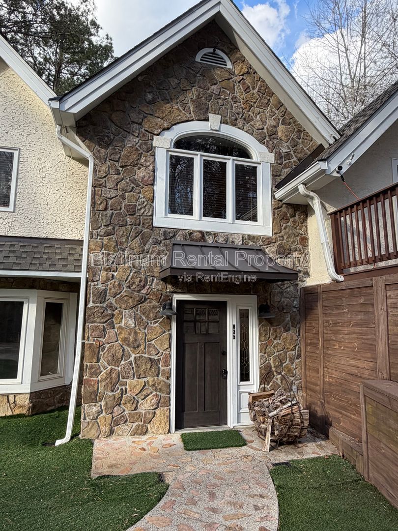 Amazing 3 bedroom home on Lake Lanier in Cumming for rent by Platinum Property Management Services, Inc. property image