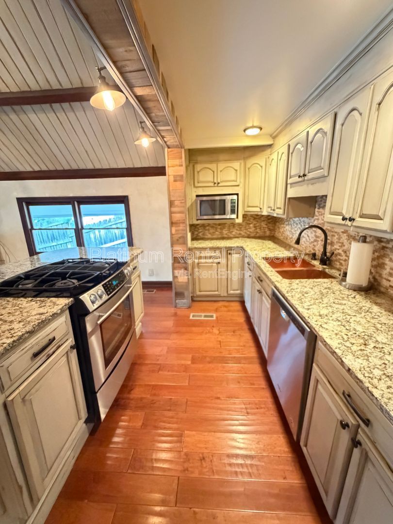 Amazing 3 bedroom home on Lake Lanier in Cumming for rent by Platinum Property Management Services, Inc. property image