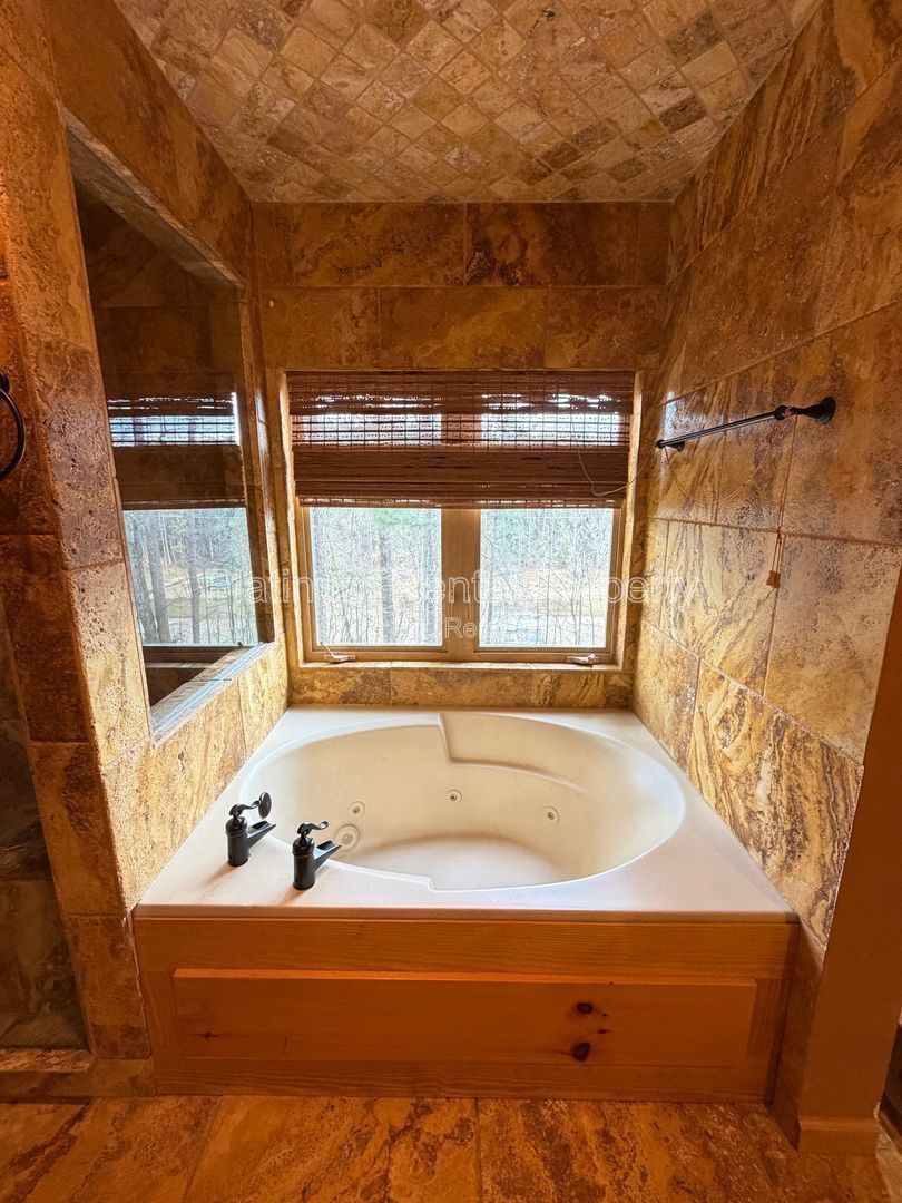 Amazing 3 bedroom home on Lake Lanier in Cumming for rent by Platinum Property Management Services, Inc. property image