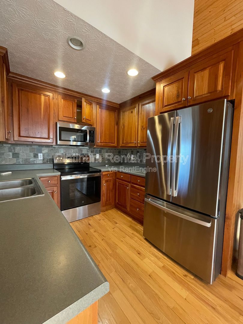 Fabulous 4-bedroom log cabin home in picturesque Dahlonega with spectacular views, by Platinum Property Management Services, Inc. property image