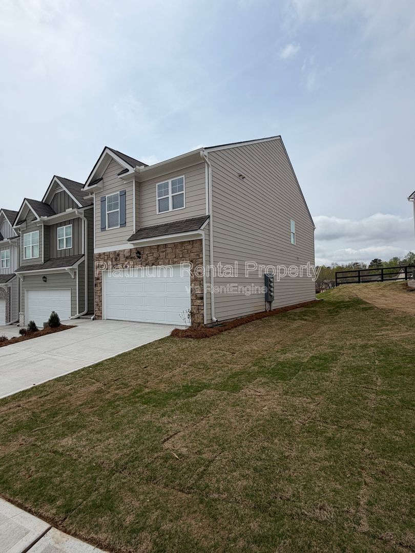 BRAND NEW 4 bedroom, 2.5 bathroom home just minutes away from downtown Dahlonega by Platinum Property Management Services, Inc. property image