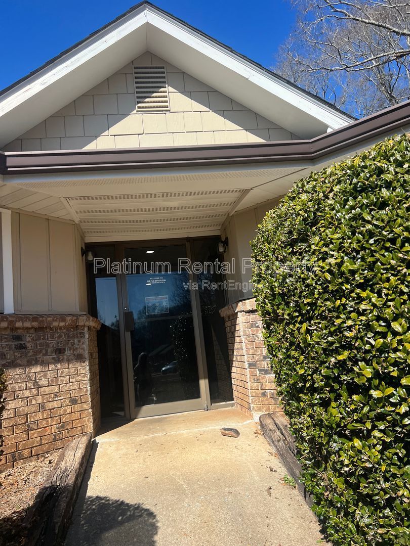 Completely UPDATED 2 bedroom unit in Monroe for rent by Platinum Property Management Services, Inc. property image