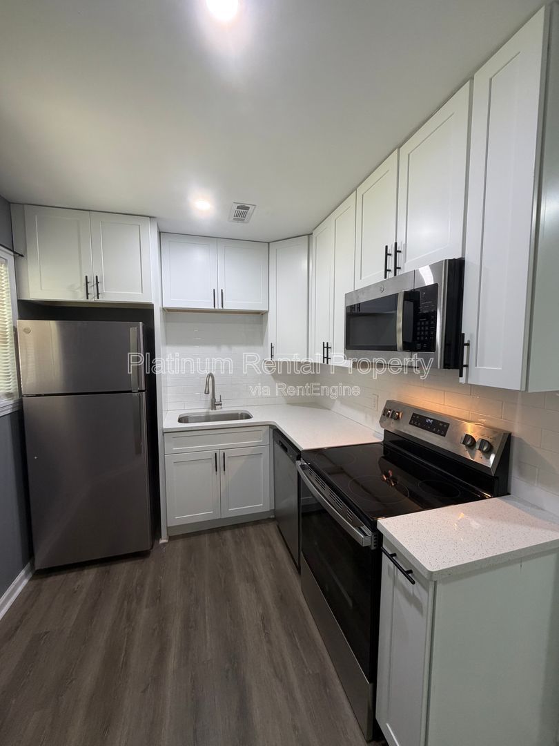 Completely UPDATED 2 bedroom unit in Monroe for rent by Platinum Property Management Services, Inc. property image