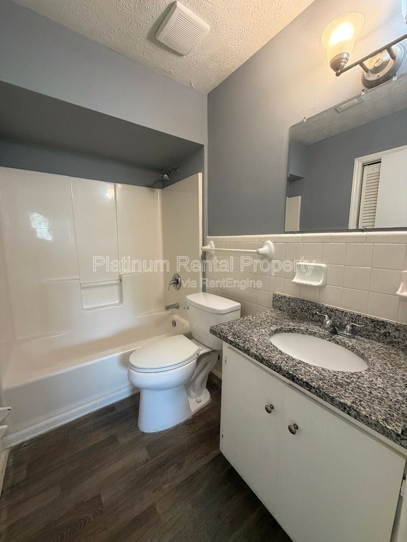 Well maintained 2 bedroom unit in Monroe for rent by Platinum Property Management Services, Inc. property image