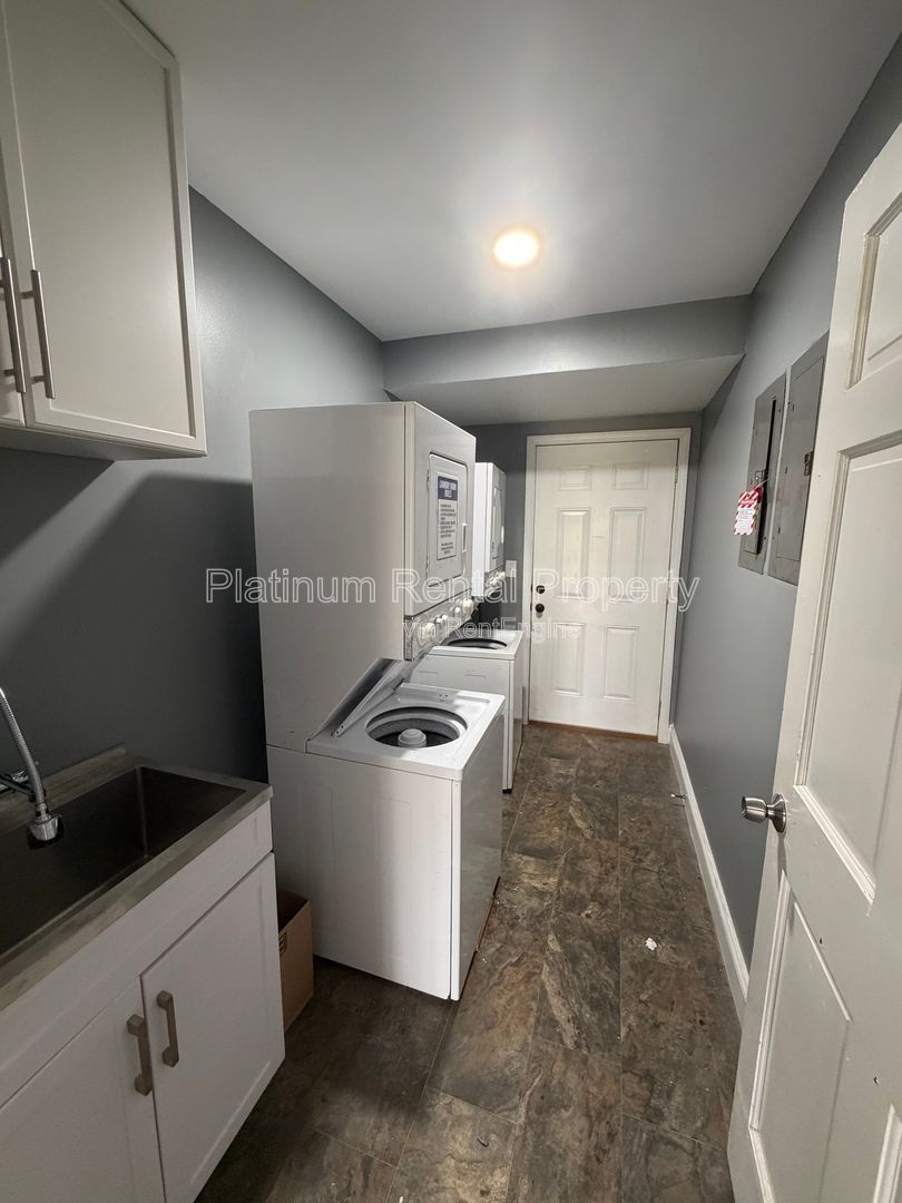 Well maintained 2 bedroom unit in Monroe for rent by Platinum Property Management Services, Inc. property image