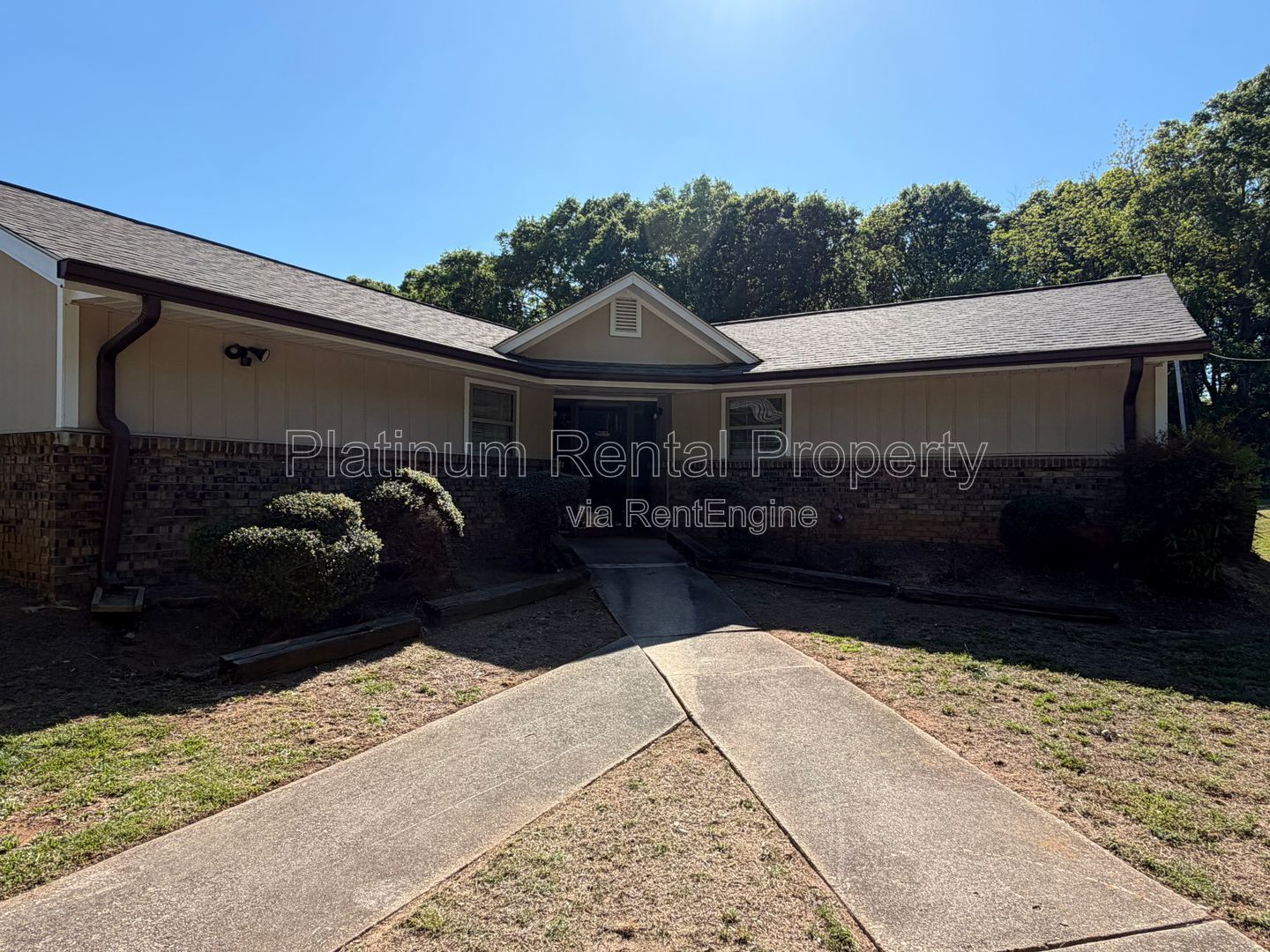 Well maintained 1 bedroom unit in Monroe for rent by Platinum Property Management Services, Inc. property image