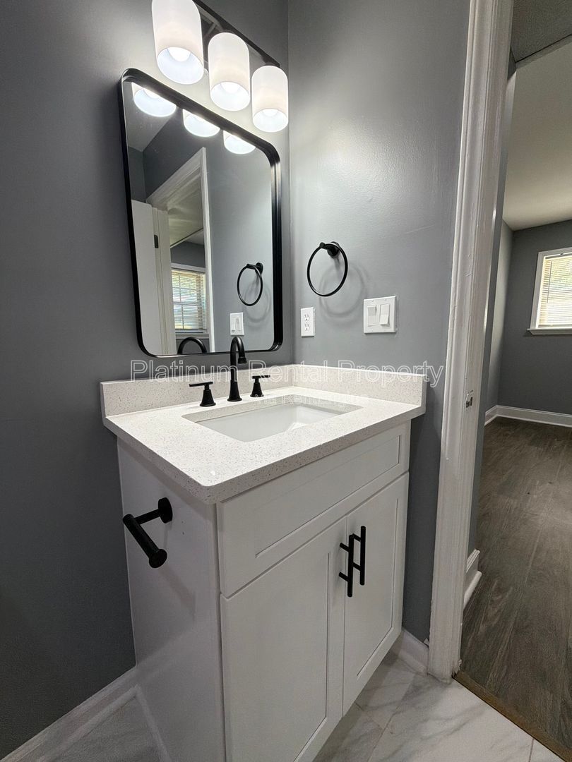 Well maintained 1 bedroom unit in Monroe for rent by Platinum Property Management Services, Inc. property image