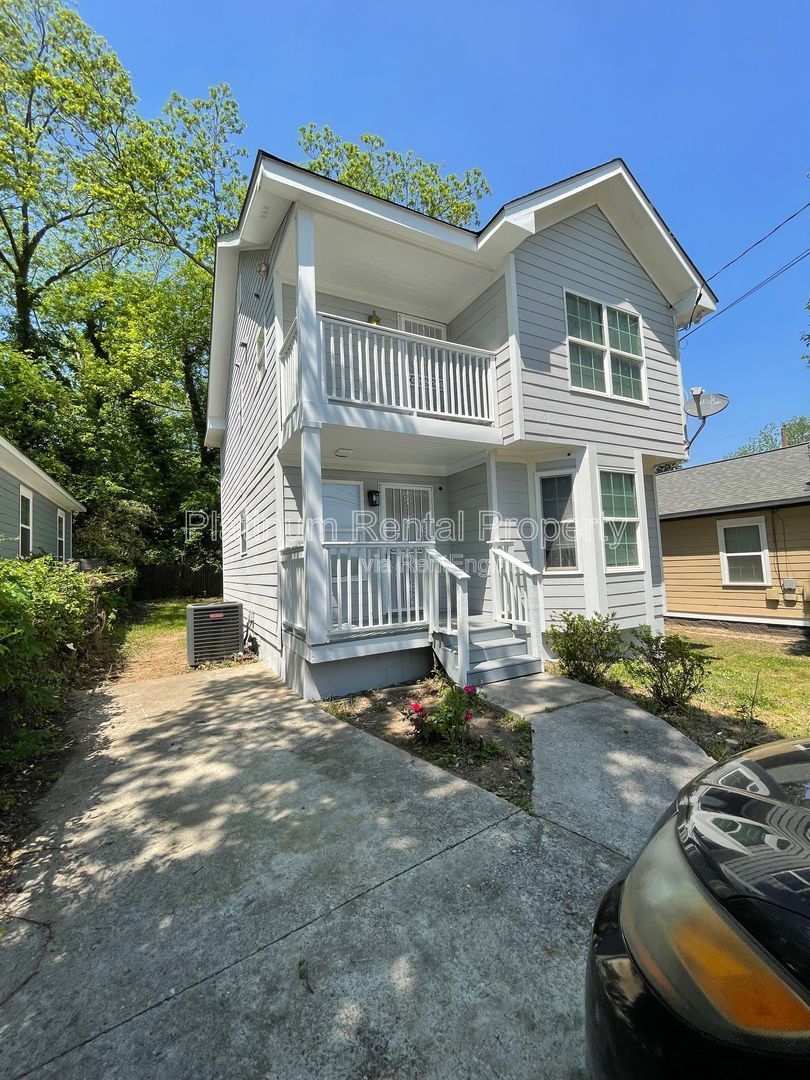 Charming, 3 bedroom home in the heart of south Atlanta, by Platinum Property Management Services, Inc. property image