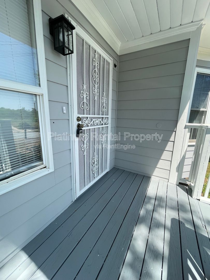 Charming, 3 bedroom home in the heart of south Atlanta, by Platinum Property Management Services, Inc. property image