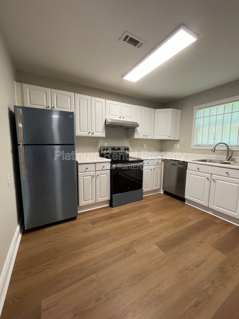 Charming, 3 bedroom home in the heart of south Atlanta, by Platinum Property Management Services, Inc. property image