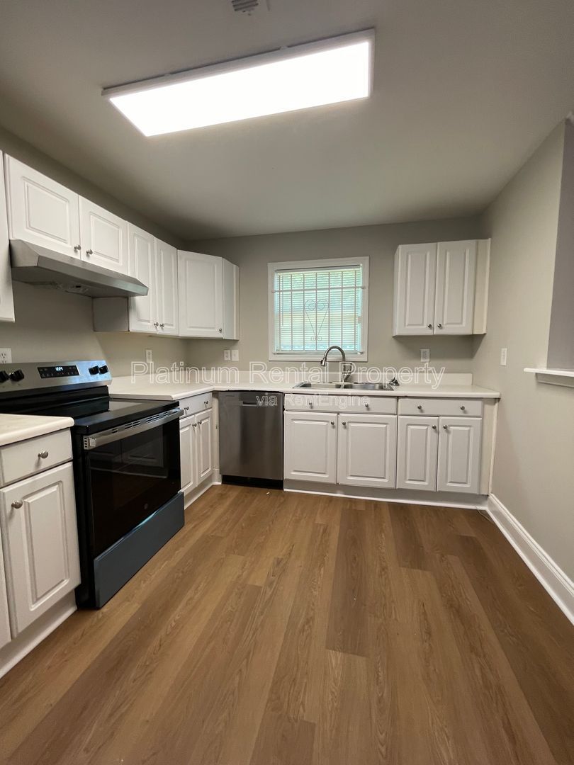 Charming, 3 bedroom home in the heart of south Atlanta, by Platinum Property Management Services, Inc. property image