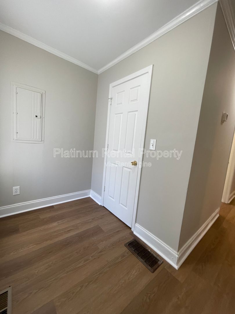 Charming, 3 bedroom home in the heart of south Atlanta, by Platinum Property Management Services, Inc. property image