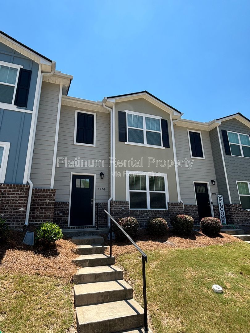 3 bedroom Union City Townhome for Rent by Platinum Property Management Services, Inc. property image