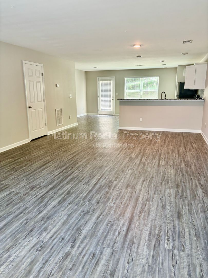 3 bedroom Union City Townhome for Rent by Platinum Property Management Services, Inc. property image