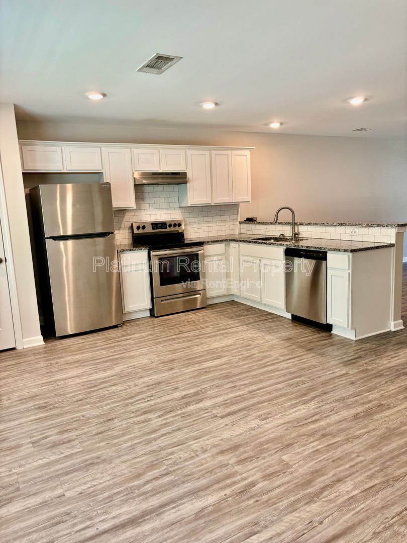 3 bedroom Union City Townhome for Rent by Platinum Property Management Services, Inc. property image