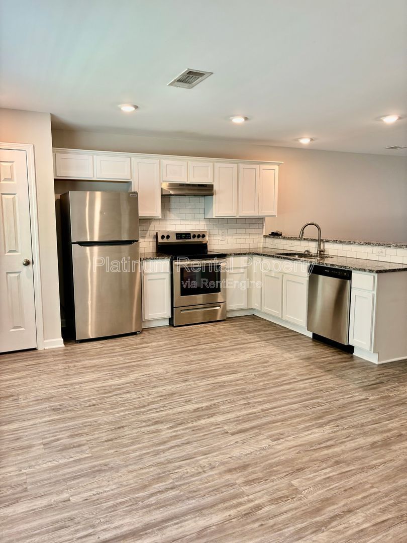 3 bedroom Union City Townhome for Rent by Platinum Property Management Services, Inc. property image