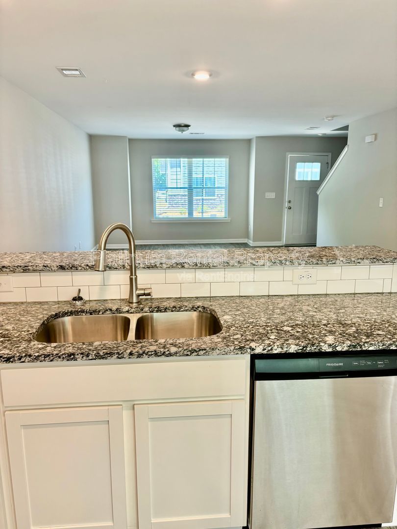3 bedroom Union City Townhome for Rent by Platinum Property Management Services, Inc. property image