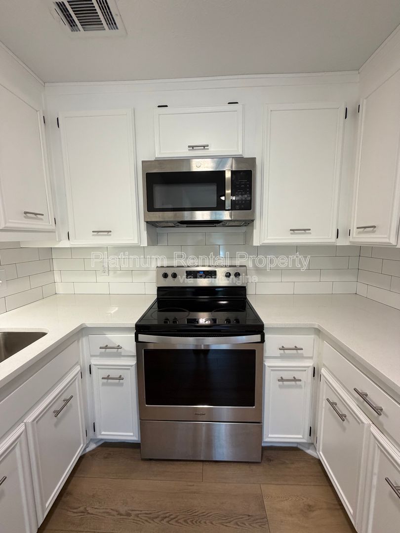Nice, updated 2 bedroom condo in excellent Sandy Springs location by Platinum Property Management Services, Inc. property image