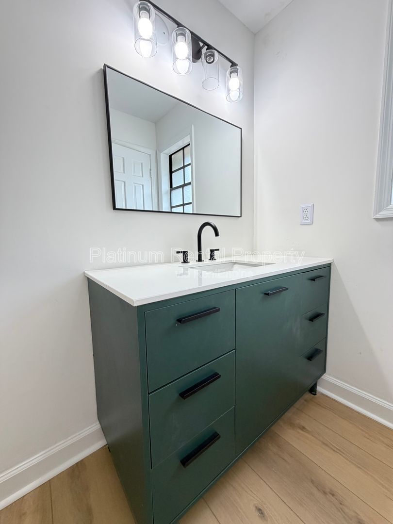 Nice, updated 2 bedroom condo in excellent Sandy Springs location by Platinum Property Management Services, Inc. property image