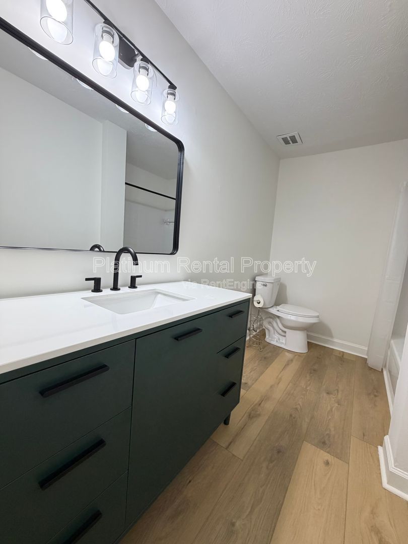 Nice, updated 2 bedroom condo in excellent Sandy Springs location by Platinum Property Management Services, Inc. property image