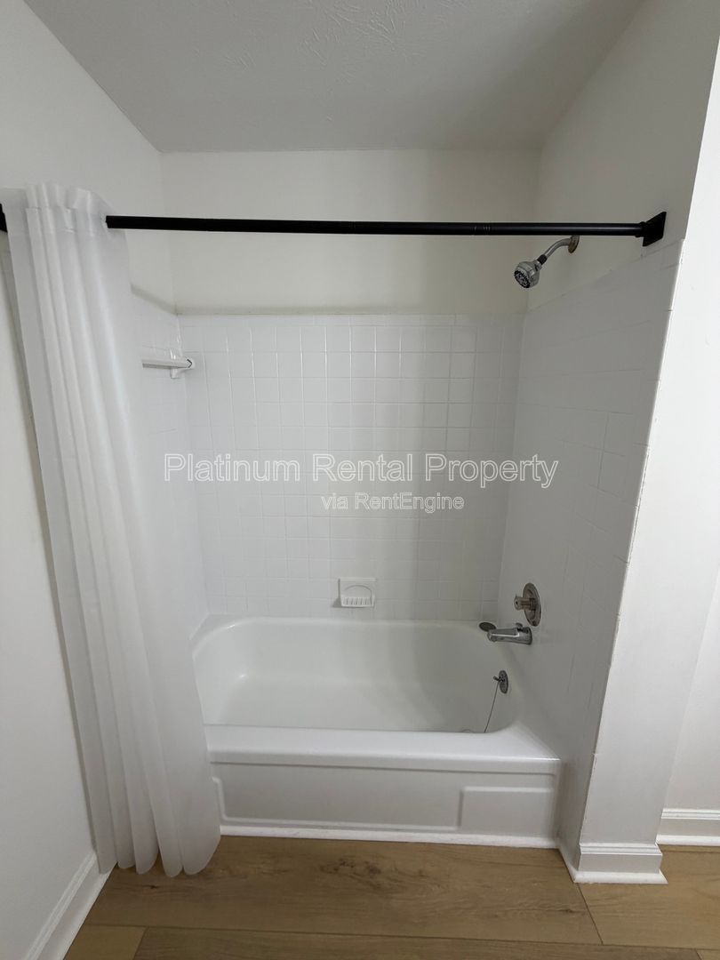Nice, updated 2 bedroom condo in excellent Sandy Springs location by Platinum Property Management Services, Inc. property image