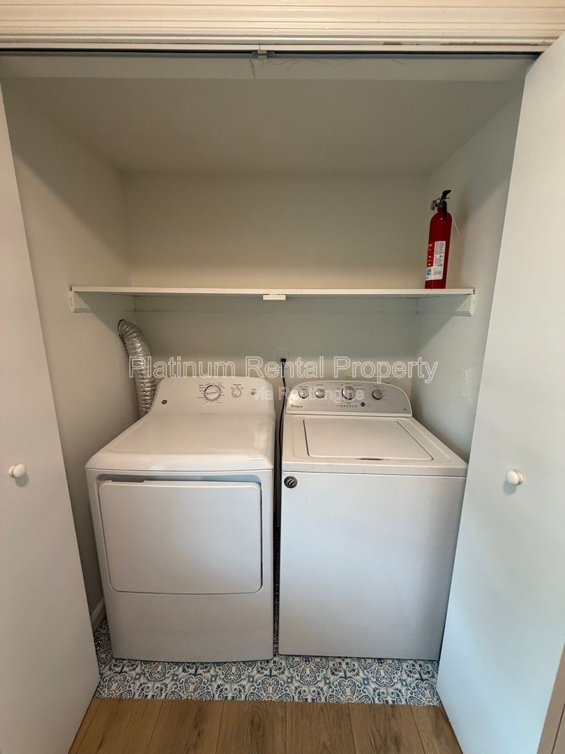 Nice, updated 2 bedroom condo in excellent Sandy Springs location by Platinum Property Management Services, Inc. property image