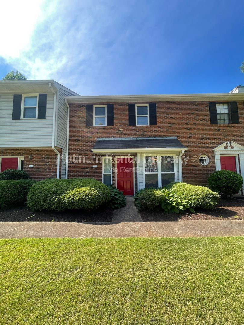 Unbeatable Alpharetta location! You will love the convenient location of this beautiful 2 bedroom townhome by Platinum Property Management Services, Inc. property image