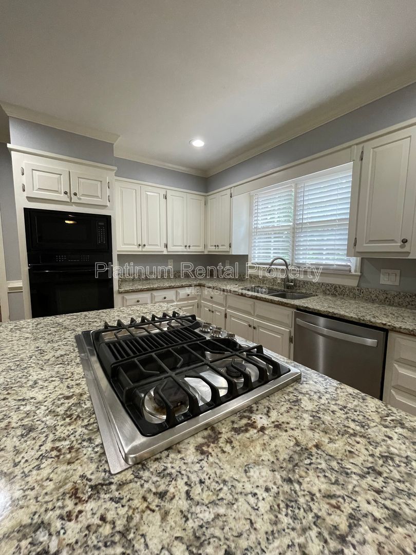 Hard to find, master on the main on full basement with bonus room in highly sought after East Cobb, by Platinum Property Management Services, Inc. property image