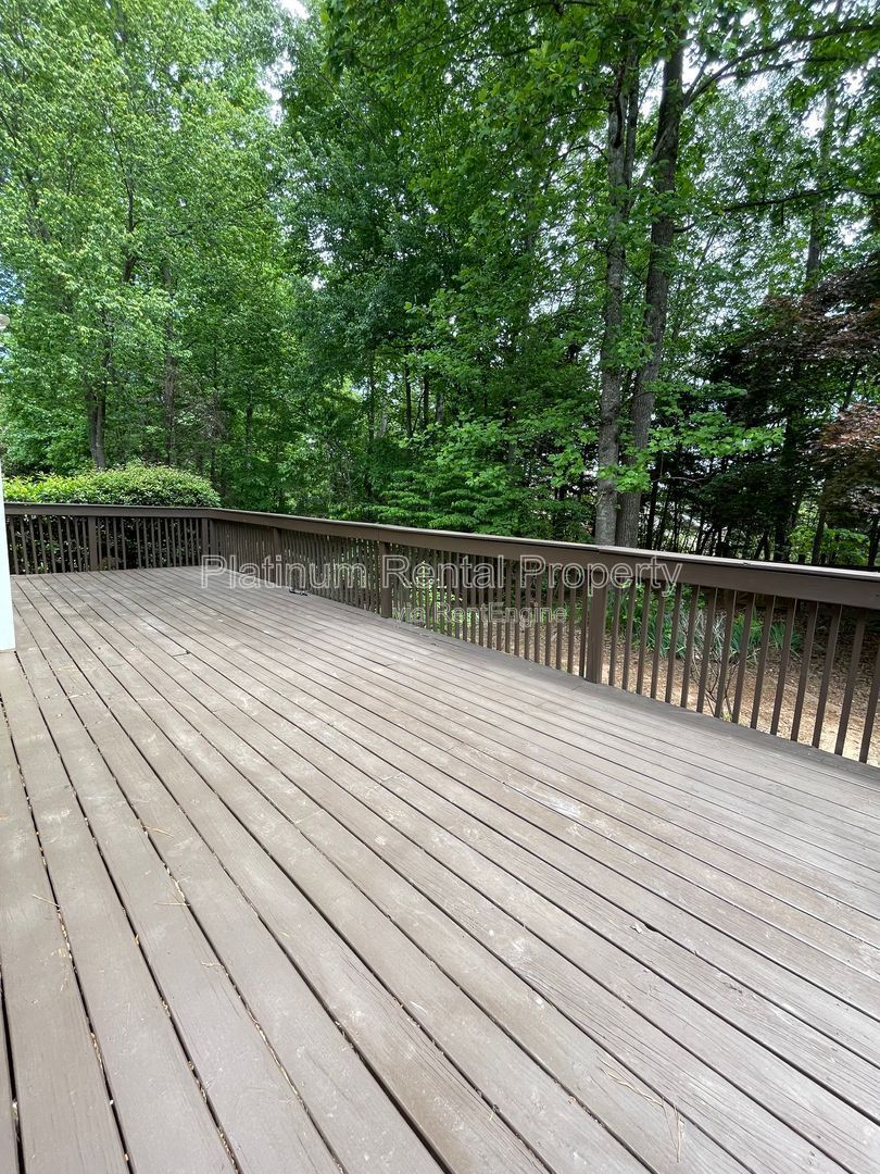 Hard to find, master on the main on full basement with bonus room in highly sought after East Cobb, by Platinum Property Management Services, Inc. property image