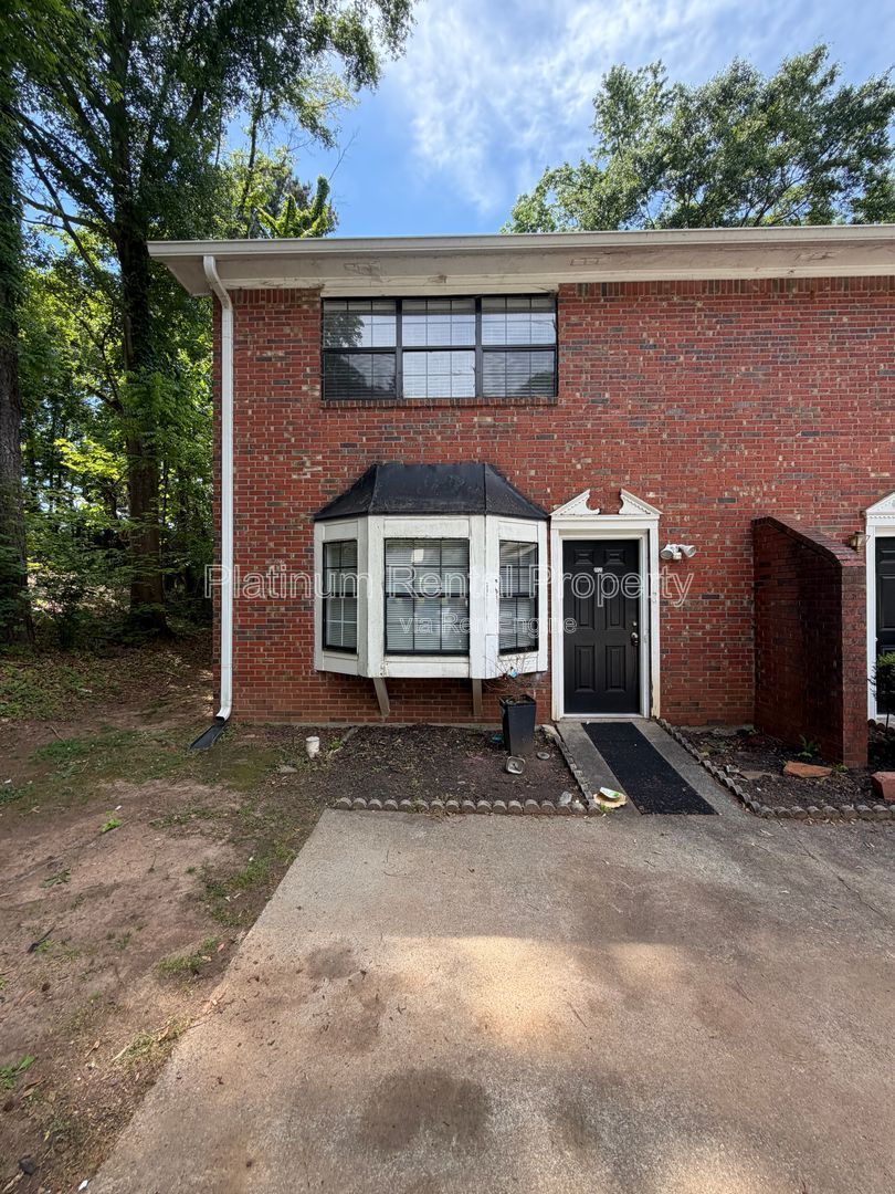 2 Bedroom END Unit Townhome in Lawrenceville for rent by Platinum Property Management Services, Inc. property image
