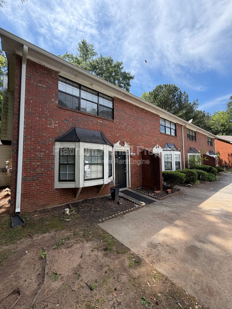 2 Bedroom END Unit Townhome in Lawrenceville for rent by Platinum Property Management Services, Inc. property image