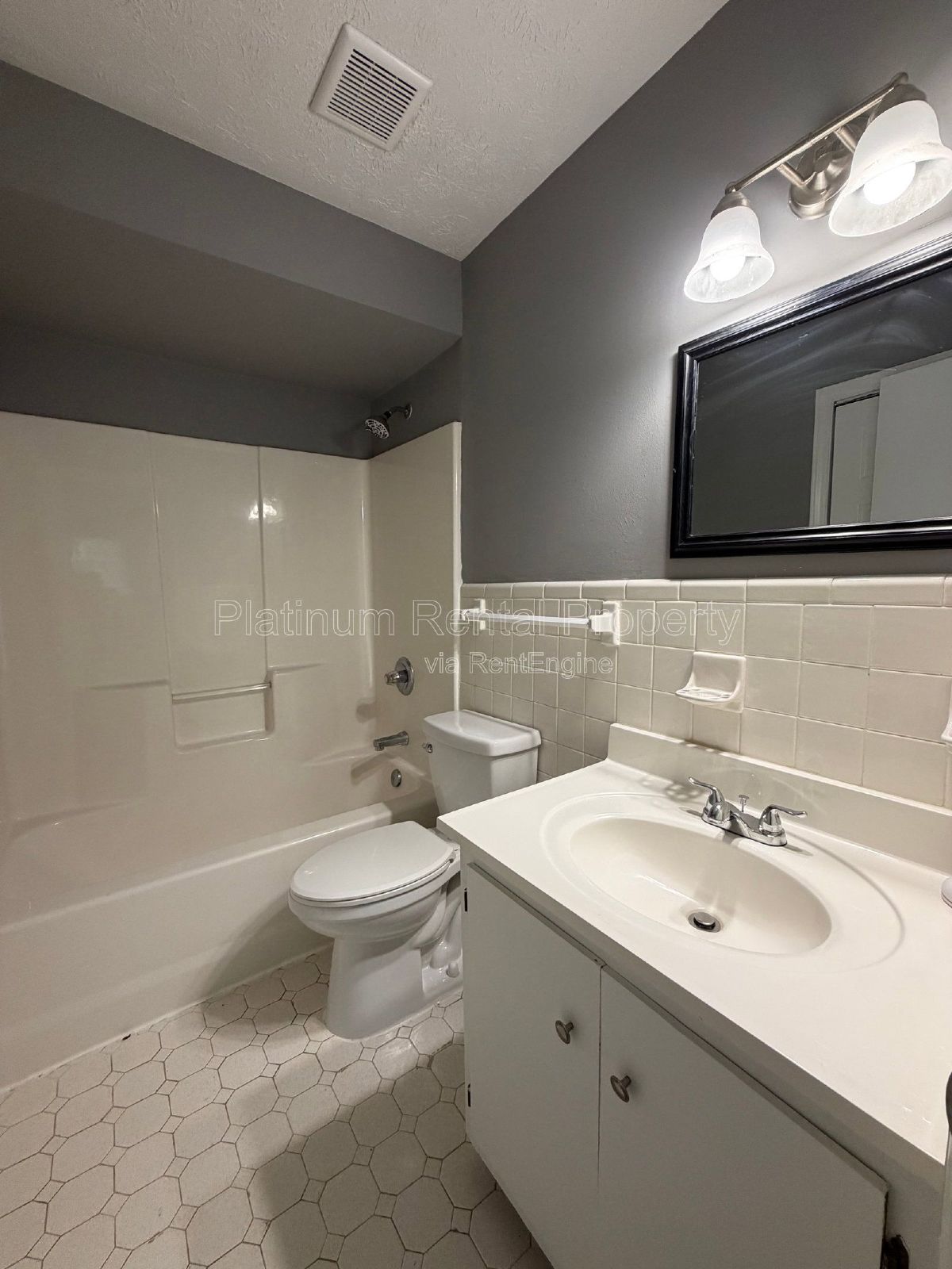 Well maintained 2 bedroom unit in Monroe for rent by Platinum Property Management Services, Inc. property image