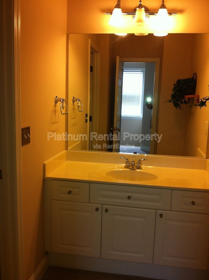 Fabulous, luxury 4 bedroom townhome available NOW, by Platinum Property Management Services, Inc. property image