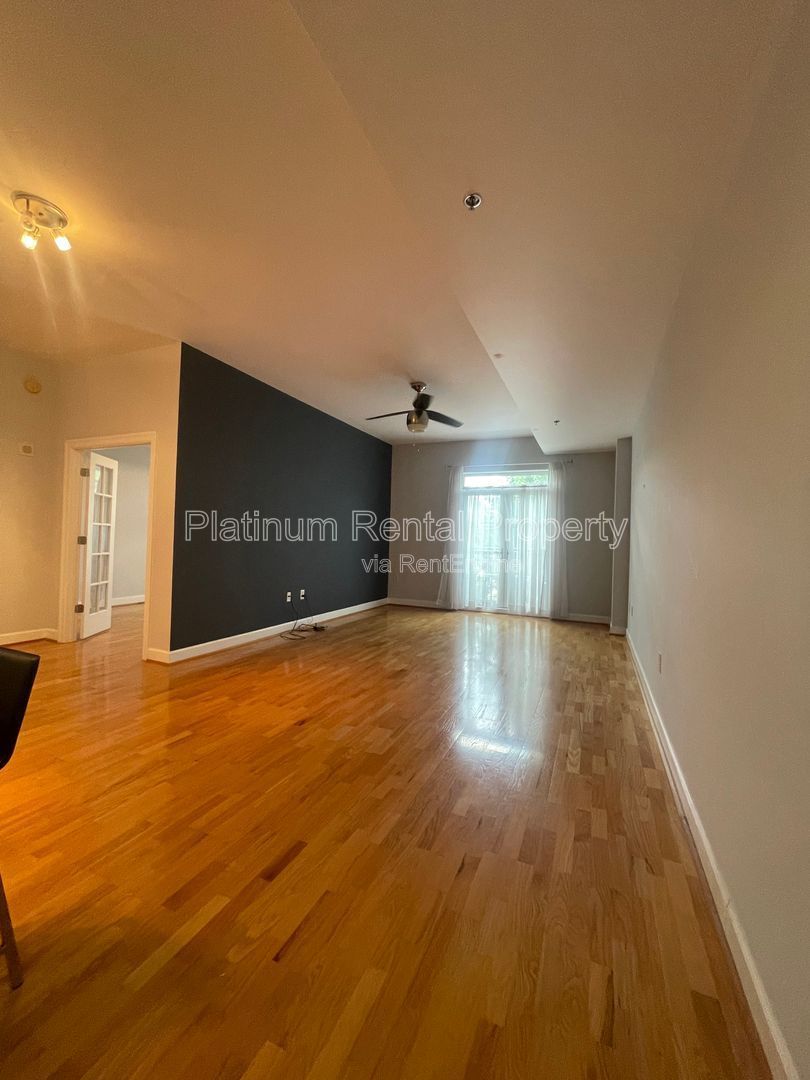 Fantastic opportunity to live in Buckhead for an unbeatable price! This 1 bedroom condo in a prime location is brought to you by Platinum Property Management Services, Inc. property image