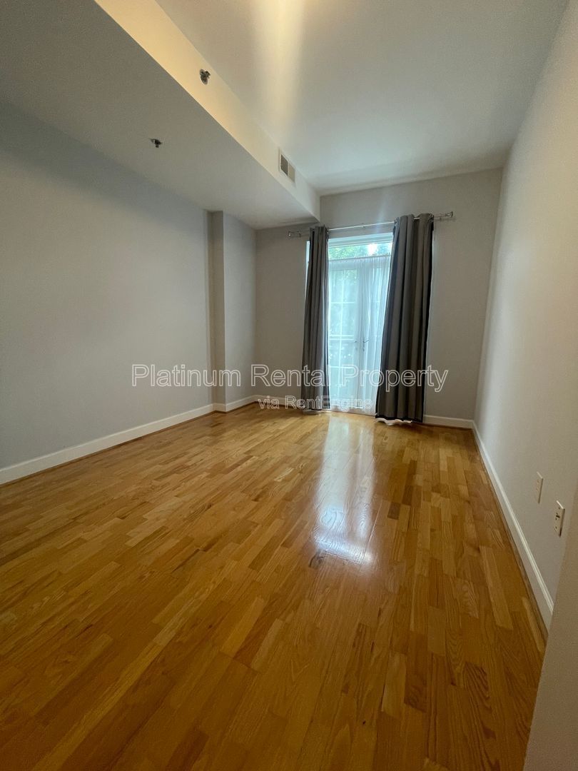 Fantastic opportunity to live in Buckhead for an unbeatable price! This 1 bedroom condo in a prime location is brought to you by Platinum Property Management Services, Inc. property image