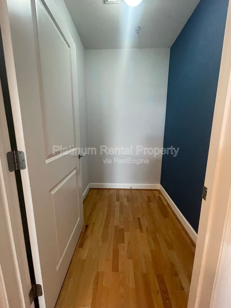 Fantastic opportunity to live in Buckhead for an unbeatable price! This 1 bedroom condo in a prime location is brought to you by Platinum Property Management Services, Inc. property image