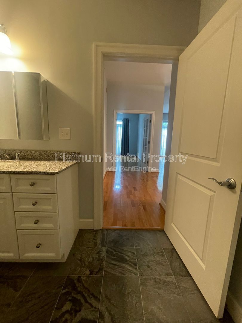 Fantastic opportunity to live in Buckhead for an unbeatable price! This 1 bedroom condo in a prime location is brought to you by Platinum Property Management Services, Inc. property image