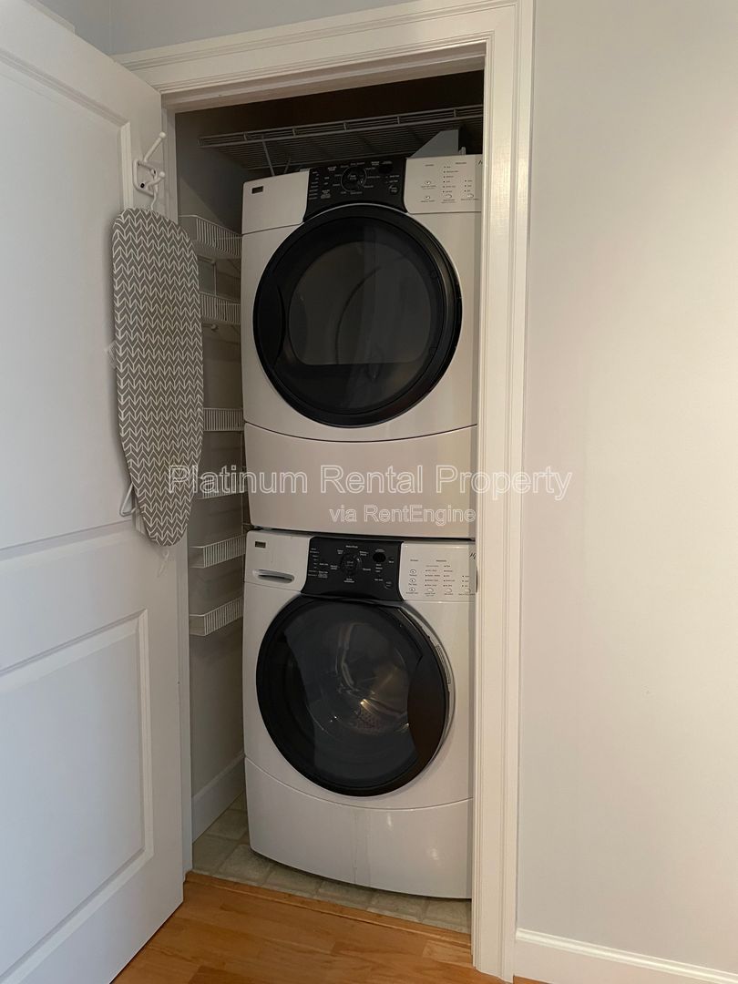 Fantastic opportunity to live in Buckhead for an unbeatable price! This 1 bedroom condo in a prime location is brought to you by Platinum Property Management Services, Inc. property image